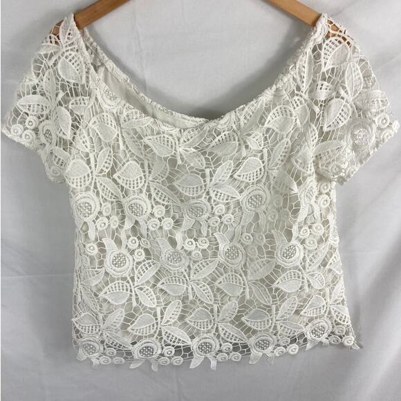 WAYF Off Shoulder White Crochet Lace Short Sleeve Top Size Medium - Picture 3 of 9